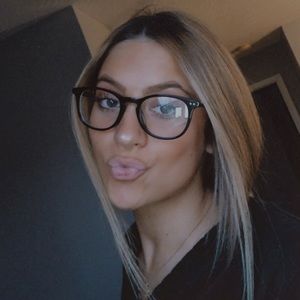 Meet your Posher, Laina